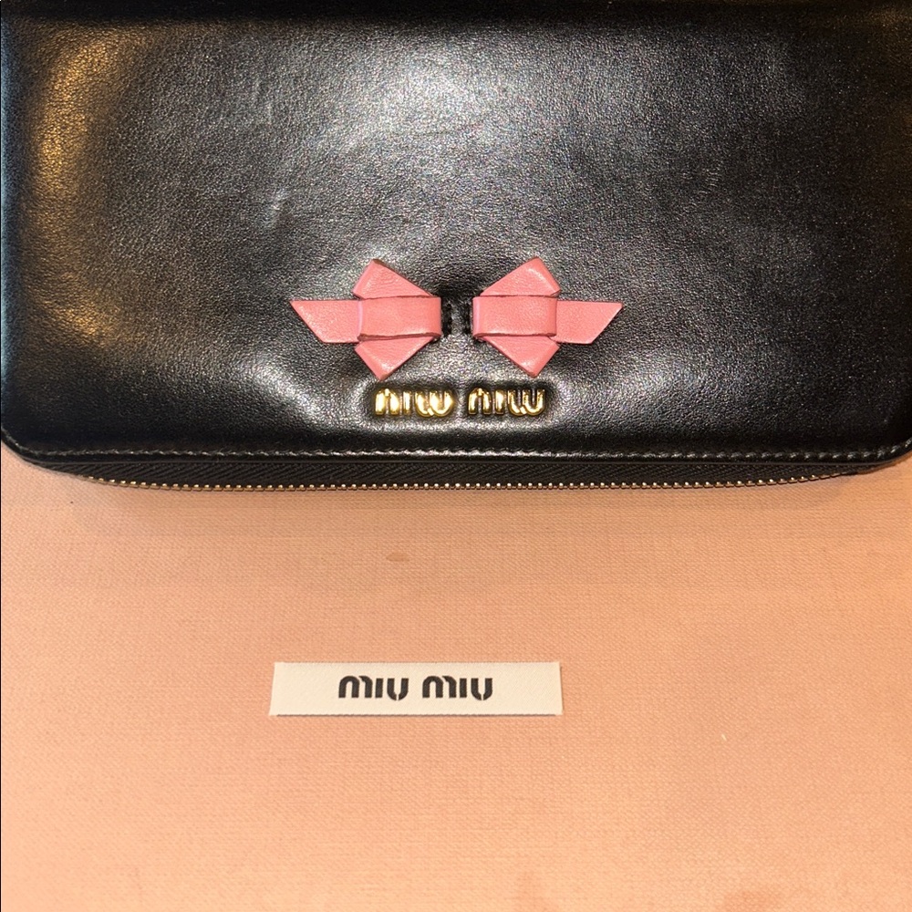 Miu Miu Black/Pink Lồng Wallet